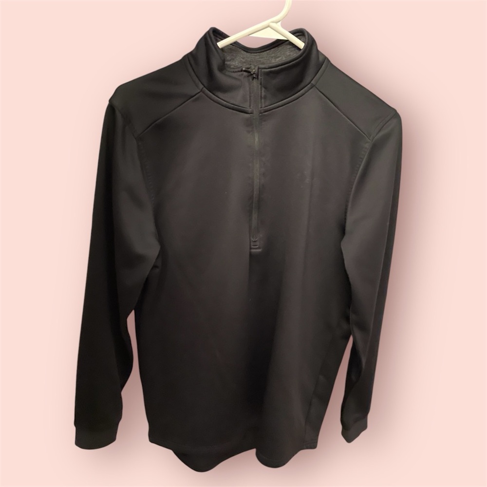 Under armor men’s fleece. very comfortable, new without tags.🥰💯